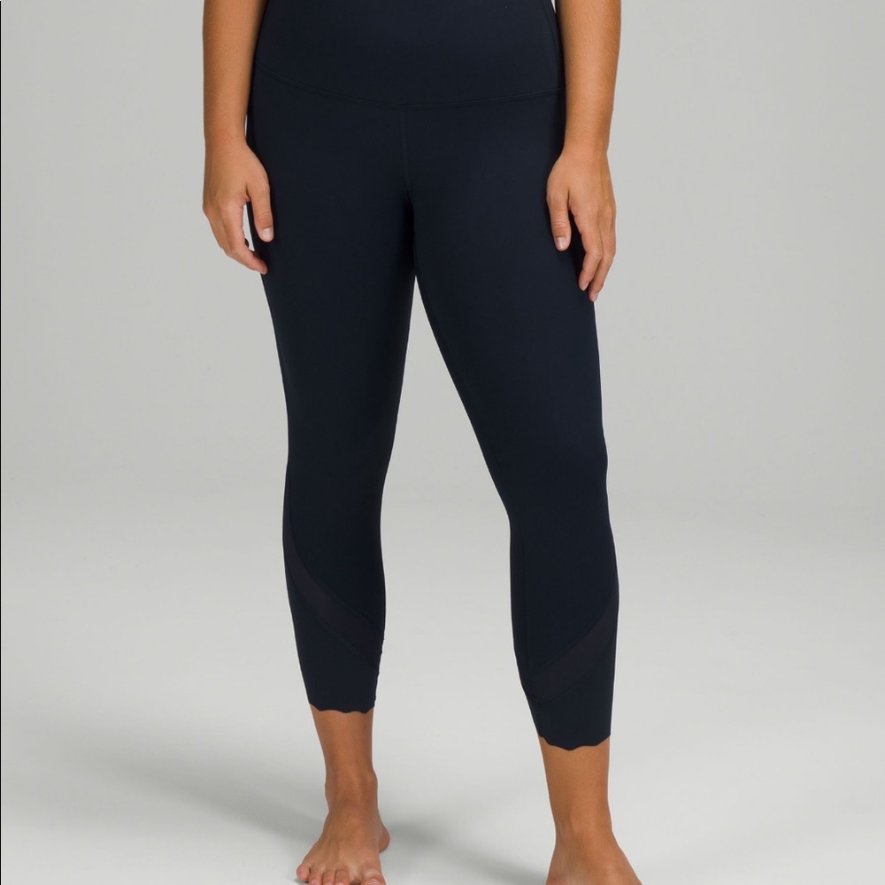 Lululemon wunder under scalloped leggings